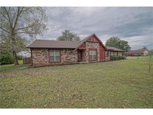 23423 Twin Oaks Dr, Claremore, OK 74019-0320