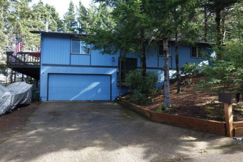 1450 Mulberry Ln, Florence, OR 97439-7407