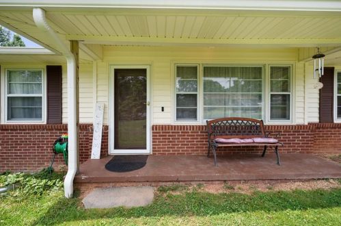 325 Cliff Holcomb Dr, Ball Ground, GA 30107-3989