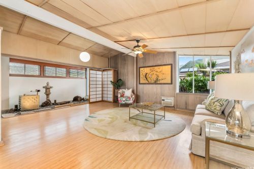 321 Halemaumau Pl, Honolulu, HI 96821-2107