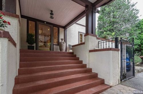 150 Ridgewood Ave, Ridgewood, NJ 07450-3702