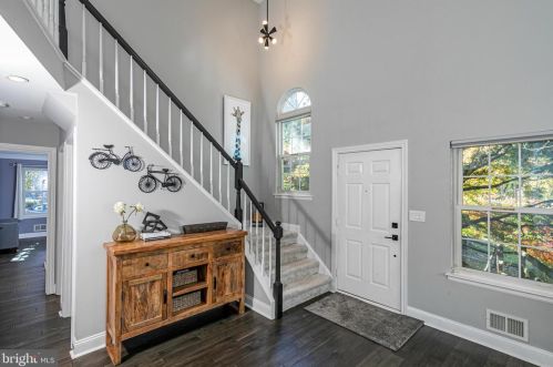 2 Heritage Ct, Trenton, NJ 08628-3601