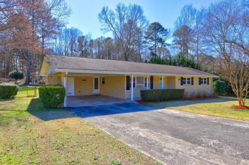 2690 Lakeview Dr, Conyers GA  30094-4942 exterior