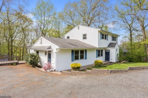 18 Kadel Dr, Mount Arlington, NJ 07856-1221