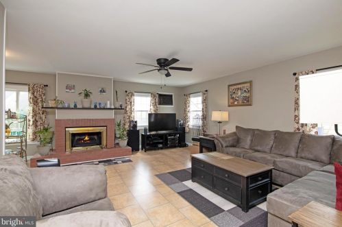 10 Pennant Ln, Willingboro, NJ 08046-2730