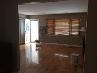 28 Basset Dr, Toms River, NJ 08757-5636