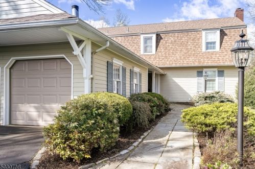 4 Fieldstone Dr, Morristown, NJ 07960-2630