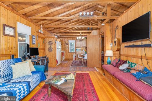 588 Shannondale Rd, Harpers Ferry WV 25425-4757 exterior