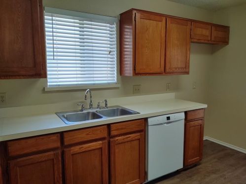 6909 Sierra Dr, Fort Worth TX  76180-6151 exterior