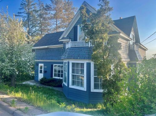 2925 Minnesota Ave, Duluth, MN 55802-2527