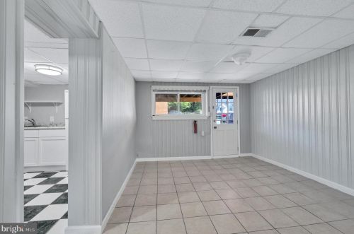 9121 Kimes St, Silver Spring MD 20901-3727 exterior