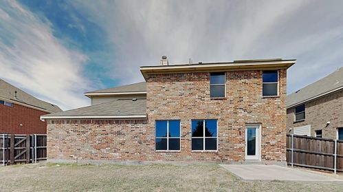 1009 Apache Lk Dr, Carrollton TX 75010-1193 exterior