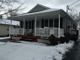 59 Charlton Ave, Pawtucket, RI 02860-6233