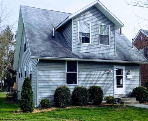 128 Fayette St, Hodgesville, WV 26201-2515