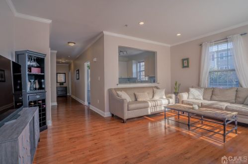 8 Central Square Park, Metuchen, NJ 08840-1870