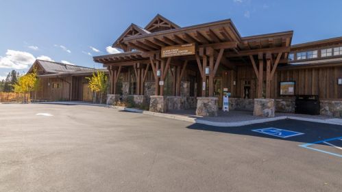13610 Hillside Dr, Truckee CA  96161-6867 exterior