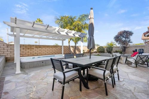 1938 White Birch Dr, Vista CA  92081-7316 exterior