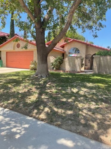 43729 Rogier St, Lancaster, CA 93535-4318