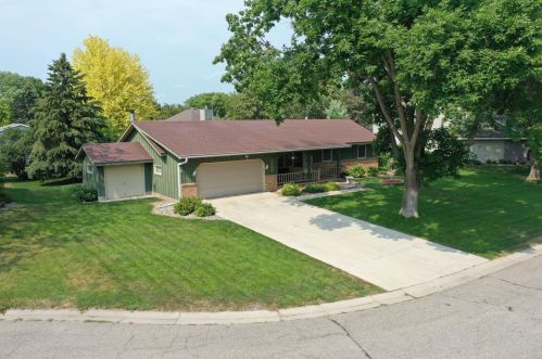 2208 5th Ave, Willmar, MN 56201-4854