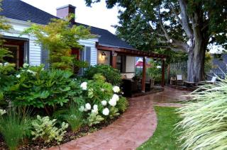 4325 Emerson St, Seattle, WA 98199-1817