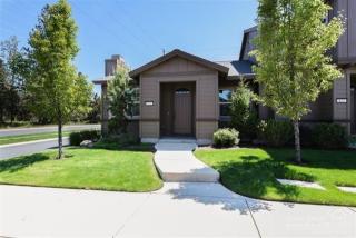 611 Peak View Pl, Bend OR  97702-9358 exterior