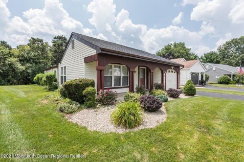 44 Flintshire Ter, Lakehurst, NJ 08759-6812