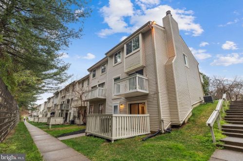 12811 Cara Dr, Woodbridge, VA 22192-2732