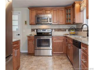 40 Dorlen Cir, Hartford, CT 06109-3610