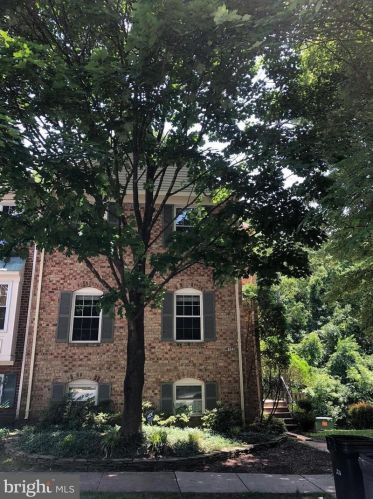 6179 Forest Creek Ln, Springfield VA  22152-1447 exterior