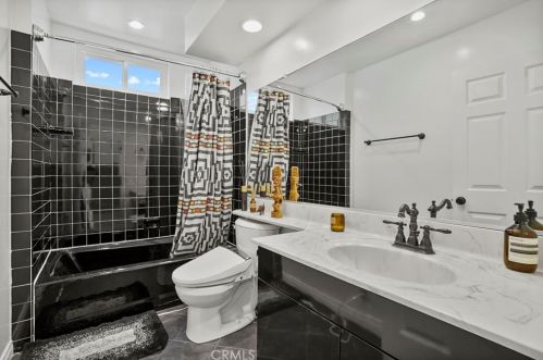 15751 Morrison St, Van Nuys CA  91436-1543 exterior