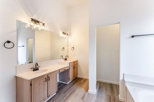 7642 Chadwick Ct, Dallas TX 75248-1600 exterior