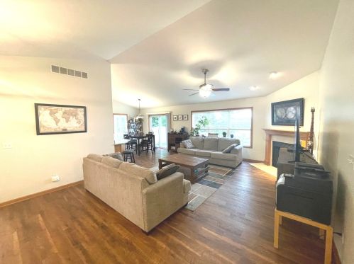 1172 Arneita St, Sycamore IL  60178-1125 exterior