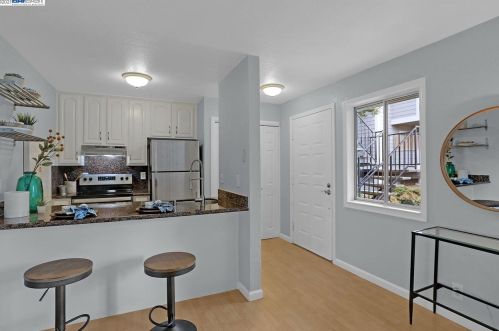 655 River Oak Way, Hayward, CA 94544-6789