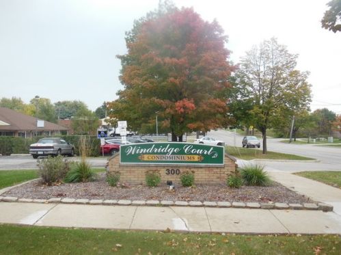 300 Fullerton Ave, Addison IL  60101-3768 exterior
