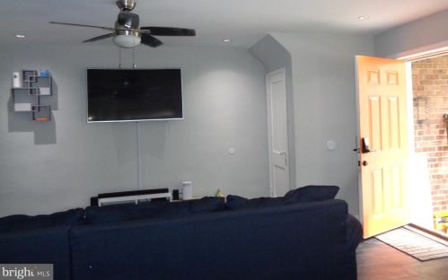 6306 10th St, Philadelphia PA 19133-1511 exterior