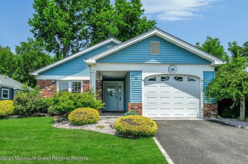 20 Hastings Rd, Lakehurst, NJ 08759-6709