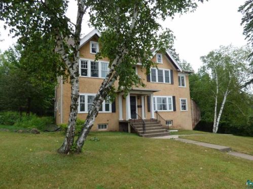 128 36th Ave, Duluth, MN 55804-1822