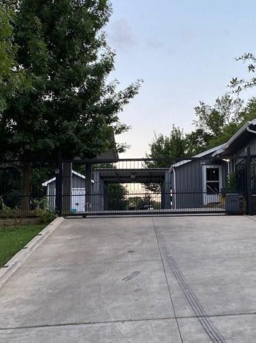 1318 Blodgett Ave, Fort Worth TX  76115-1755 exterior