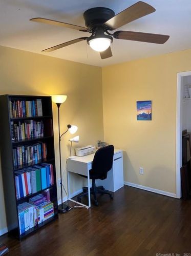 19 Dodge Dr, Huntington CT  06484-1723 exterior