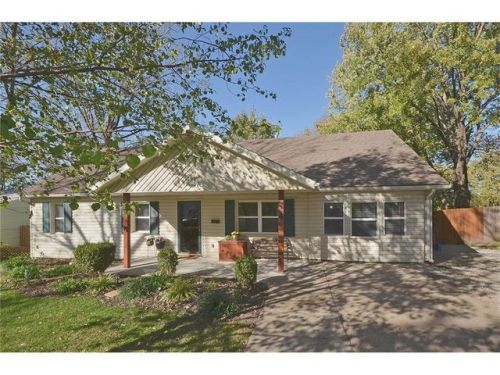 936 Sunset Ave, Liberty, MO 64068-2014