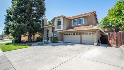 254 Sungate Ct, Vacaville, CA 95688-8527