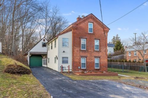 112 Center St, Windsor Locks, CT 06096-2708