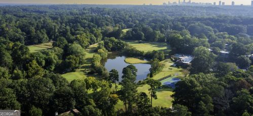 83 Montre Sq, Atlanta GA  30327-4046 exterior