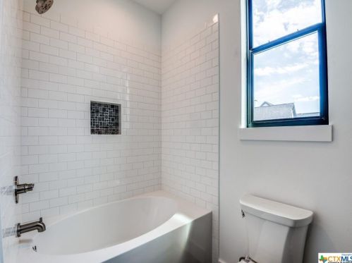 340 Warbler Dr, Spring Branch TX 78070-5064 exterior