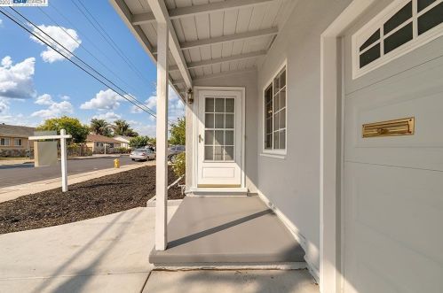 352 Beale Dr, Hayward, CA 94544-4702