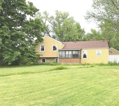 13717 Washington St, Bull Valley, IL 60098-9454