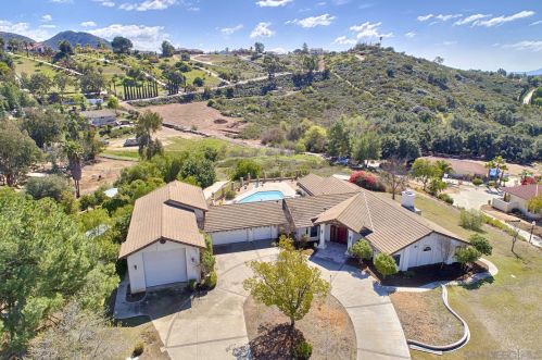 10121 Quail Canyon Rd, El Cajon, CA 92021-6002