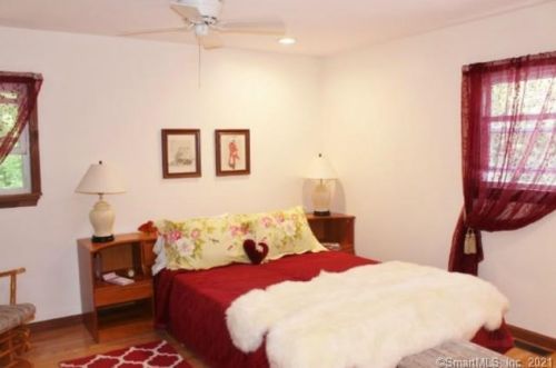 134 Deforest Rd, Wilton CT  06897-1911 exterior