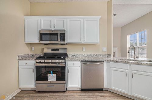 4264 Linecrest Rd, Ellenwood, GA 30294-1825