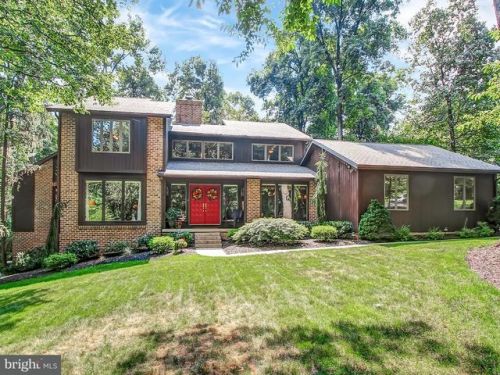 3760 Taralee Dr, York, PA 17406-7055